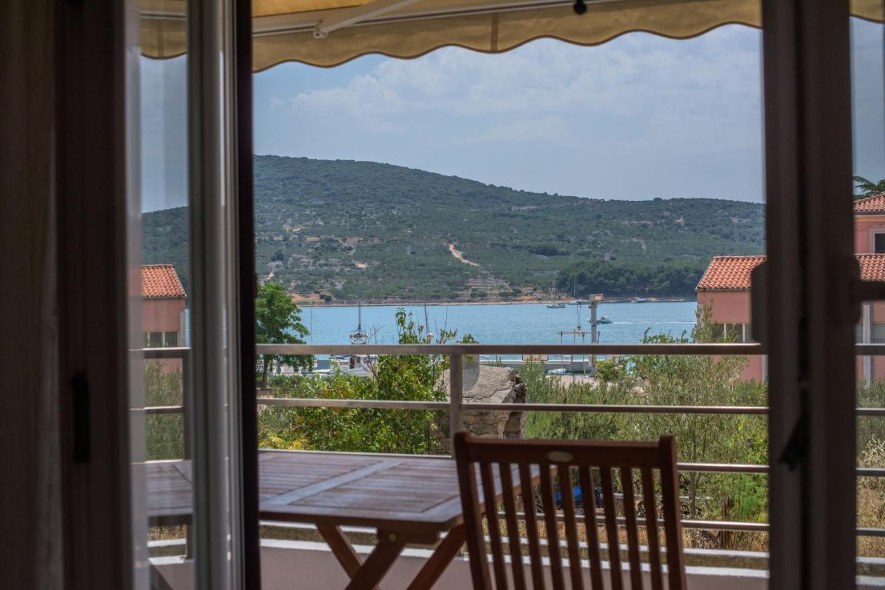 Apartman Marenic Cres Exterior foto